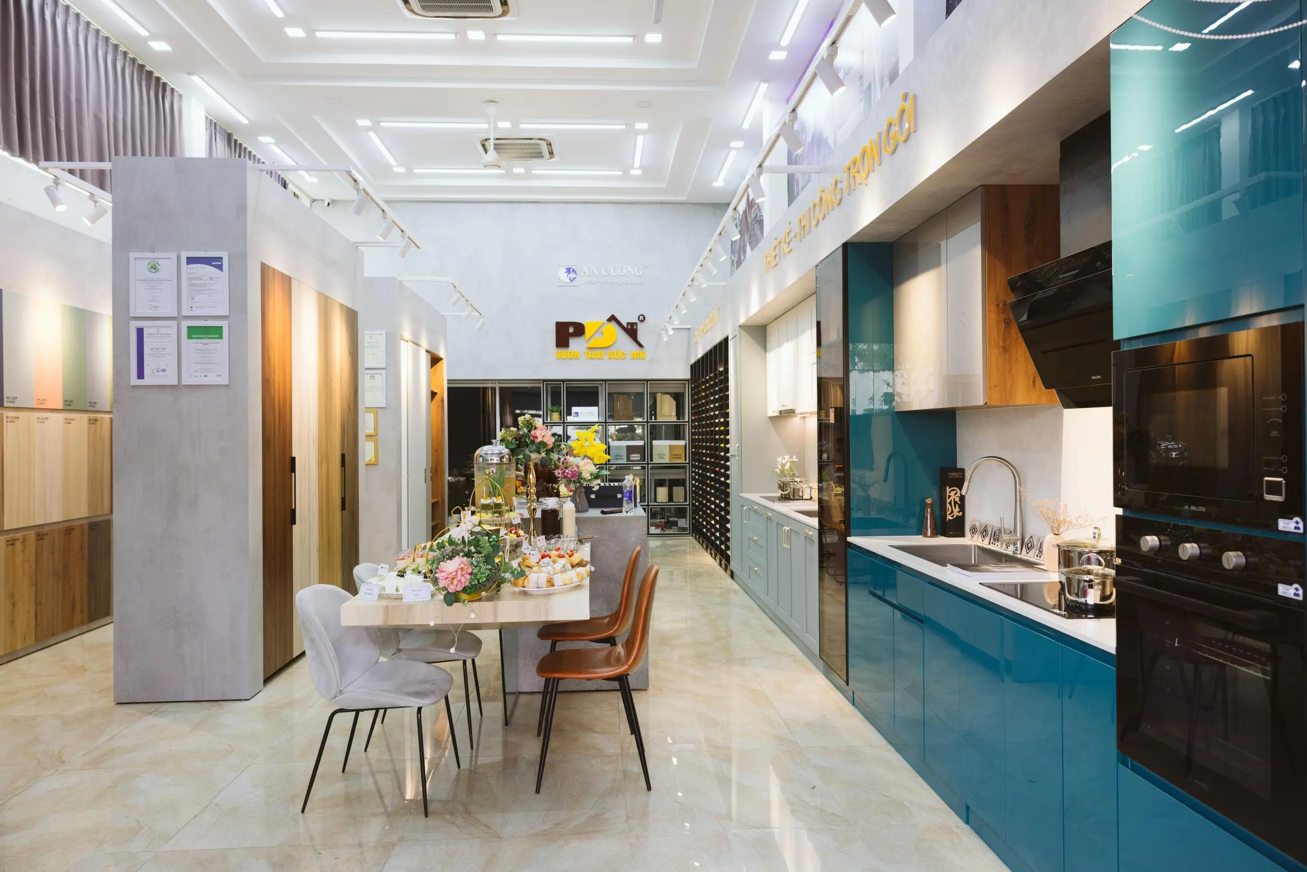 VĂN PHÒNG + SHOWROOM