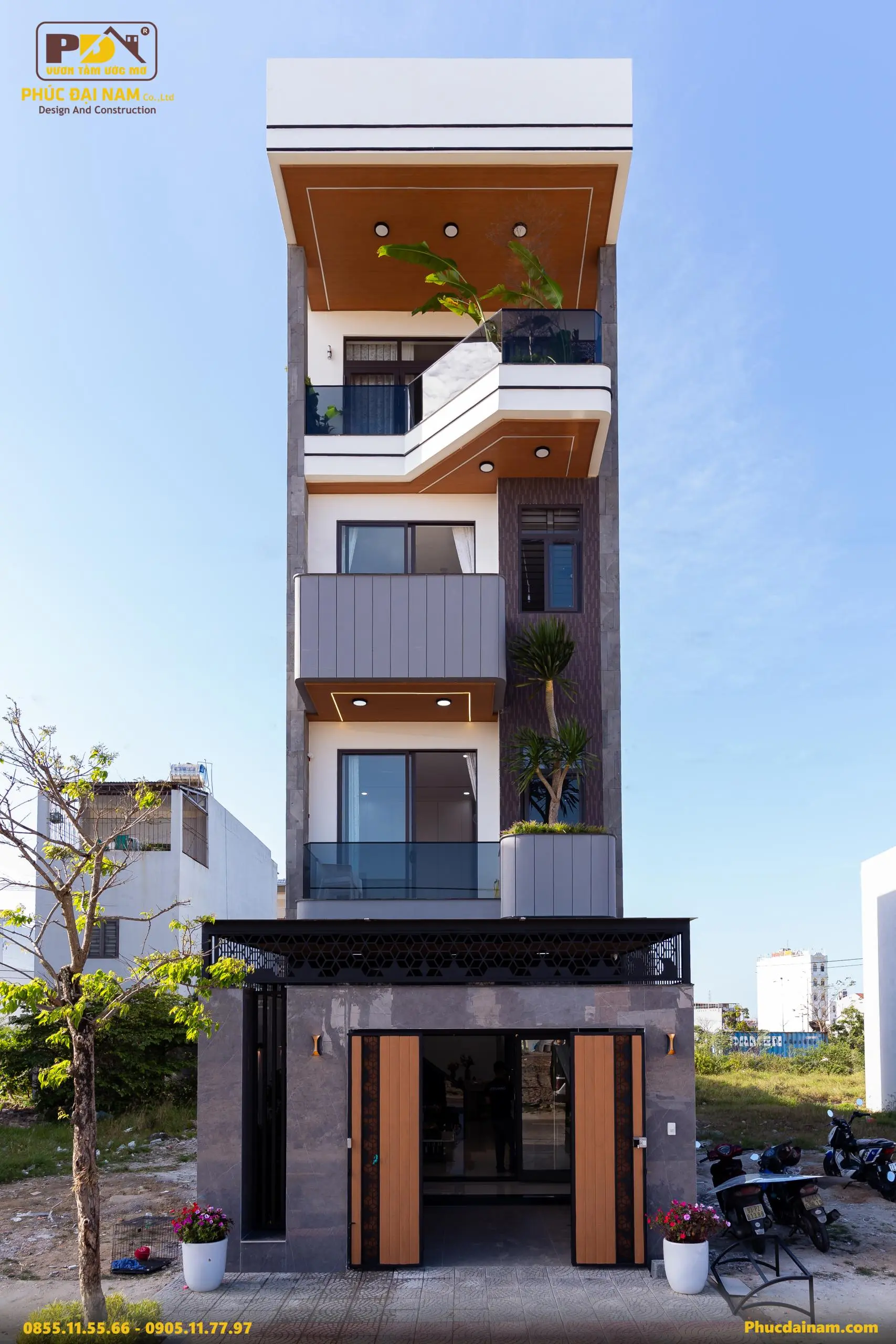 Mặt tiền của ngôi nhà phố 4 tầng - Huong's House